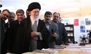 حاشیه‌های بازدید صبح امروز امام خامنه ای از نمایشگاه کتاب