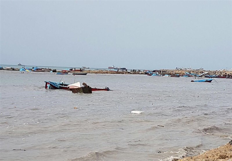 طغیان آب دریا در شهرستان دیر/۲۰۰ قایق خسارت دید و ۵ نفر ناپدید شدند